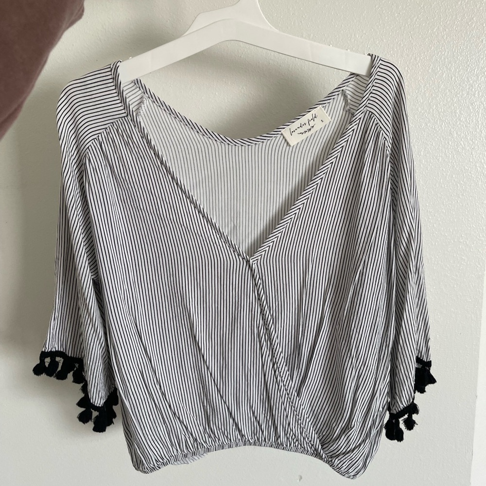 SALEWhite black striped fringe top/ mid sleeve/ cropped/cinched at waist/ v neck